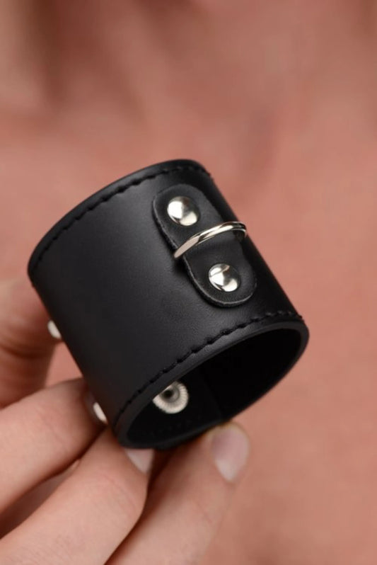 STRICT BALL STRETCHER W D-RING