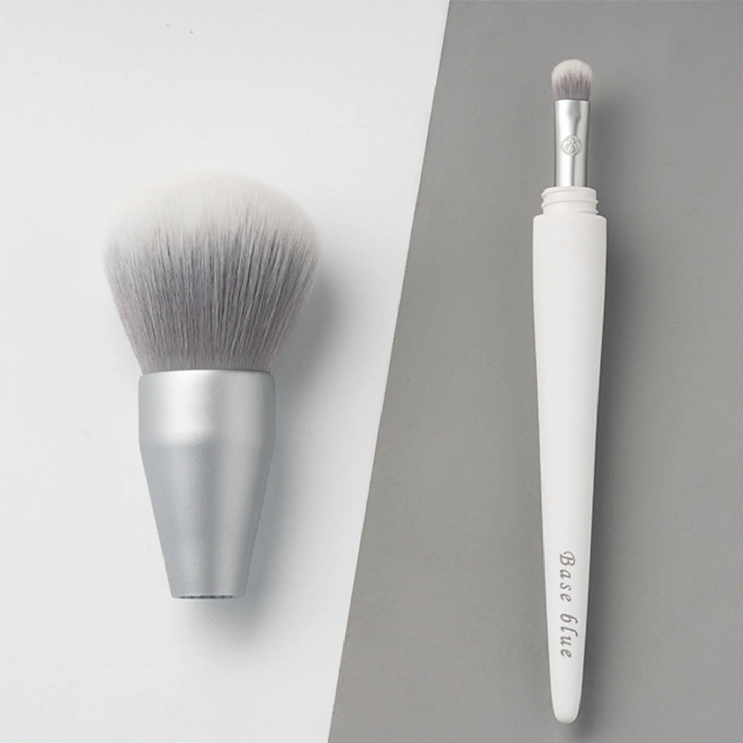 2-in-1 Makeup Brush A