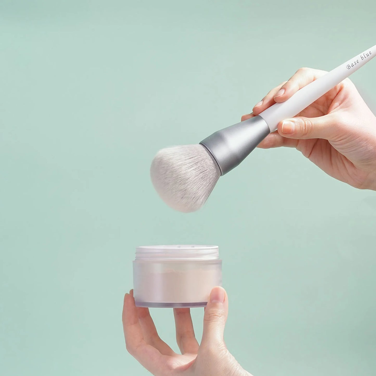 2-in-1 Makeup Brush A