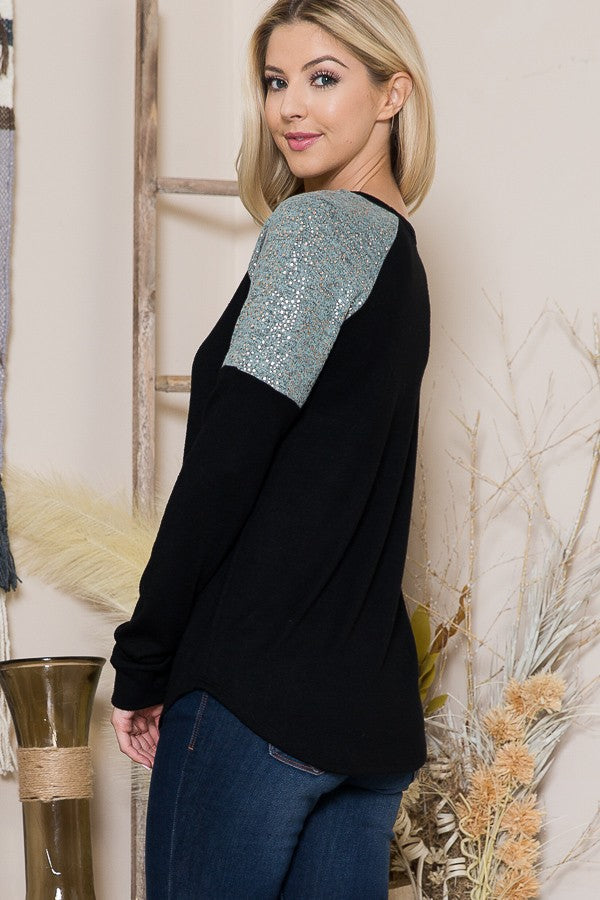 Light Sweater w Contrast Print Sleeves