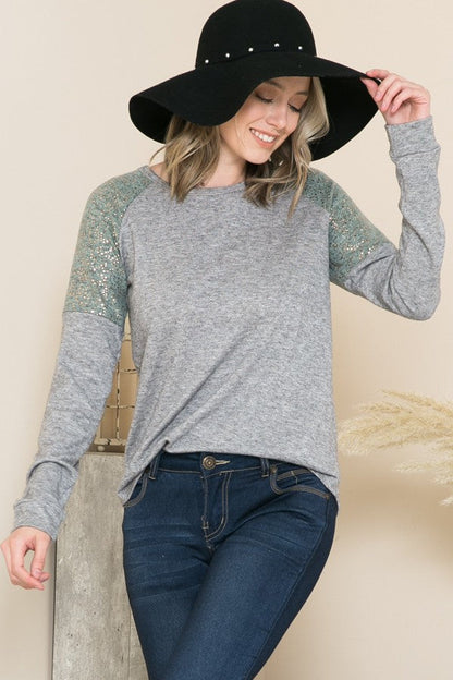 Light Sweater w Contrast Print Sleeves