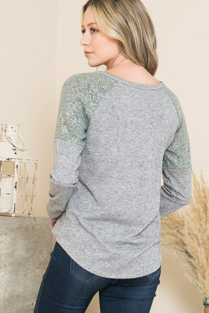 Light Sweater w Contrast Print Sleeves