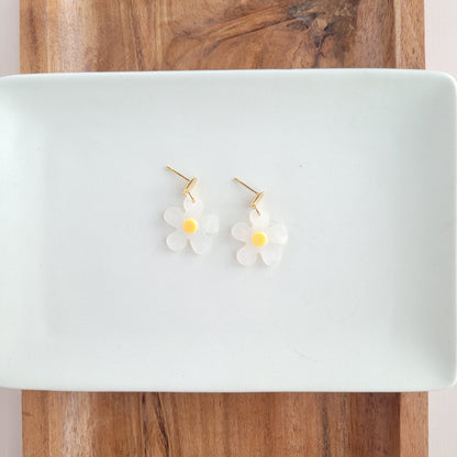 Dainty Daisy Earrings