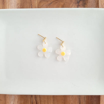 Dainty Daisy Earrings