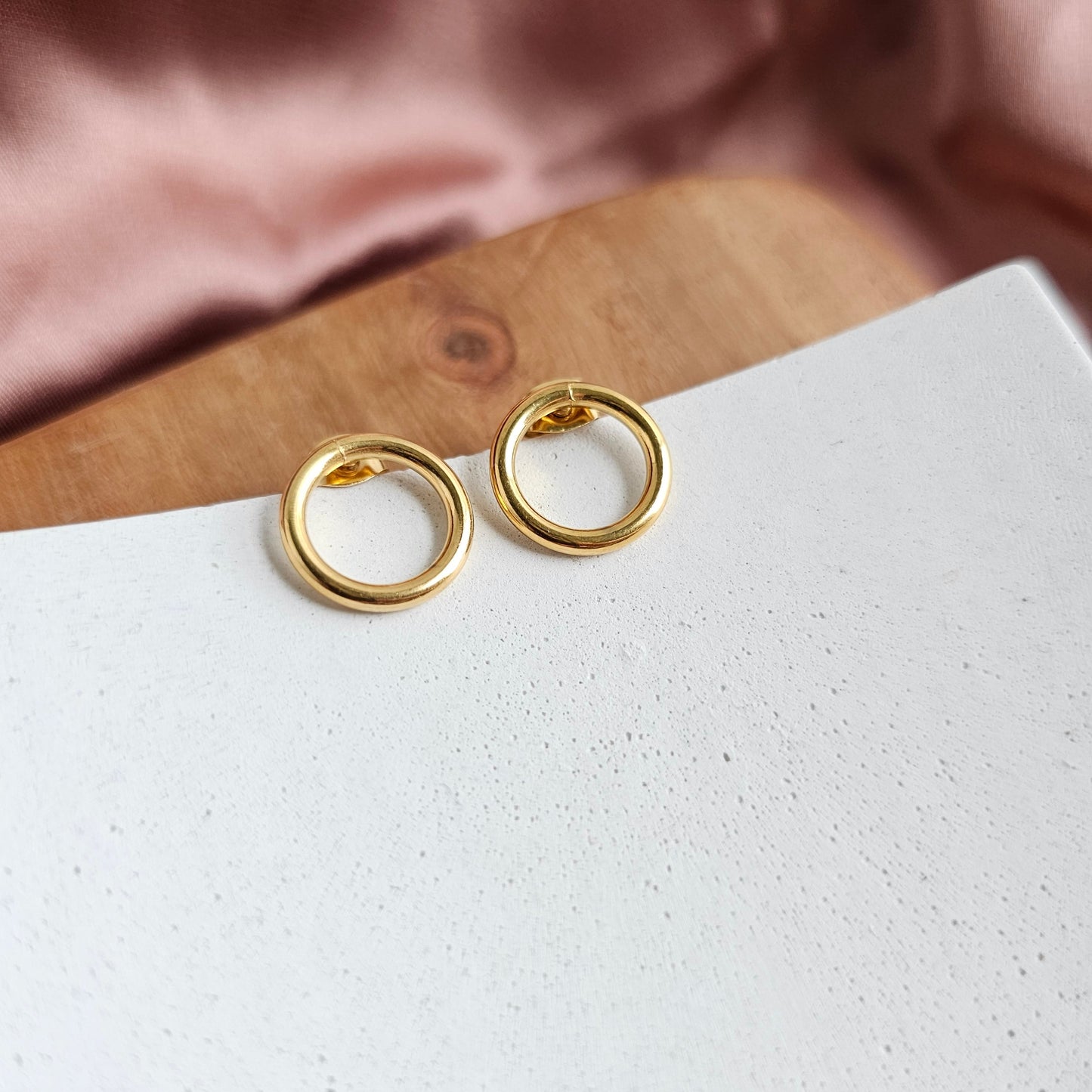 Luxe Gold Oriana Studs - Medium