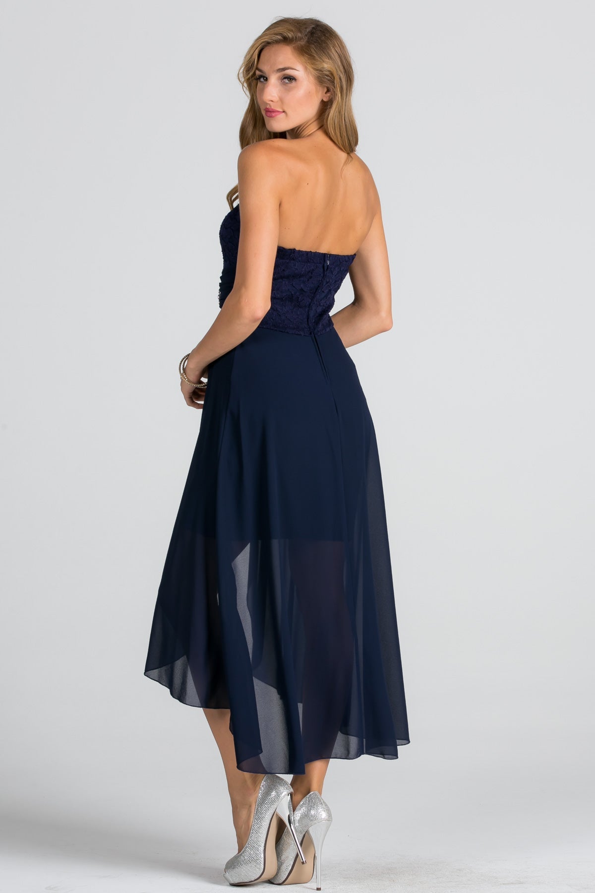 Open back Lace and chiffon surplus dress with waist brooch.