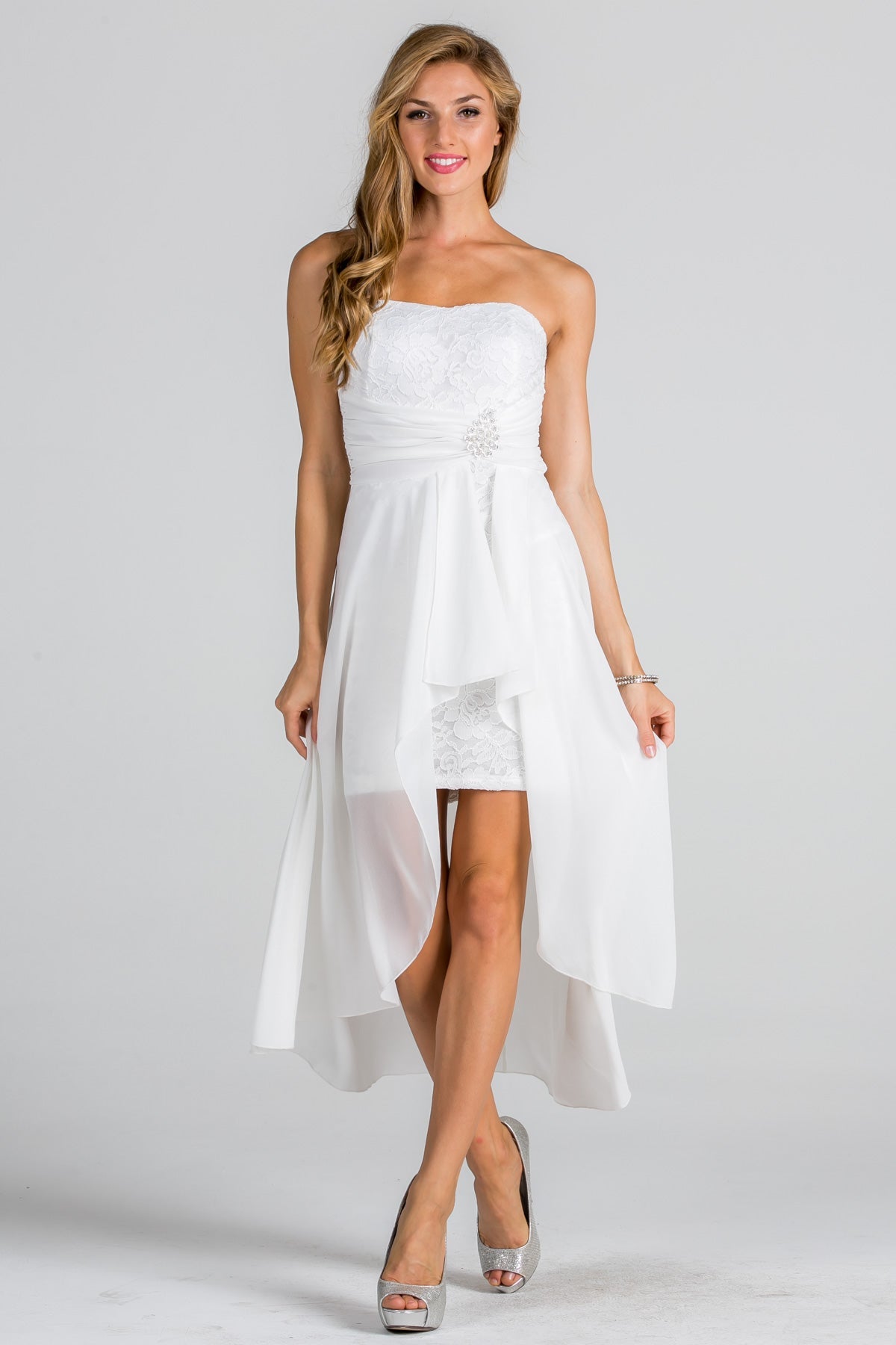 Open back Lace and chiffon surplus dress with waist brooch.