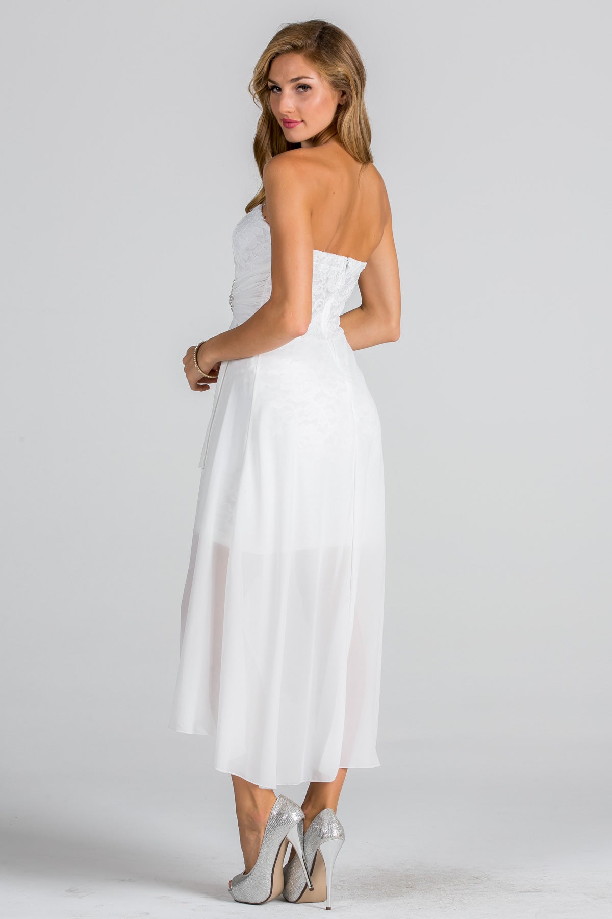 Open back Lace and chiffon surplus dress with waist brooch.