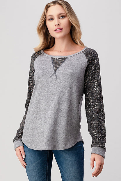 Light Sweater w Contrast Print Sleeves