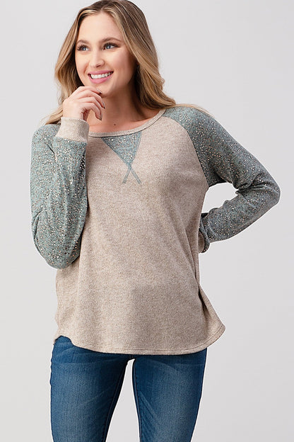 Light Sweater w Contrast Print Sleeves