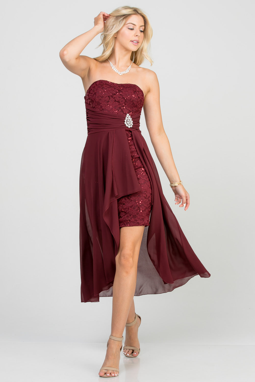 Open back Lace and chiffon surplus dress with waist brooch.