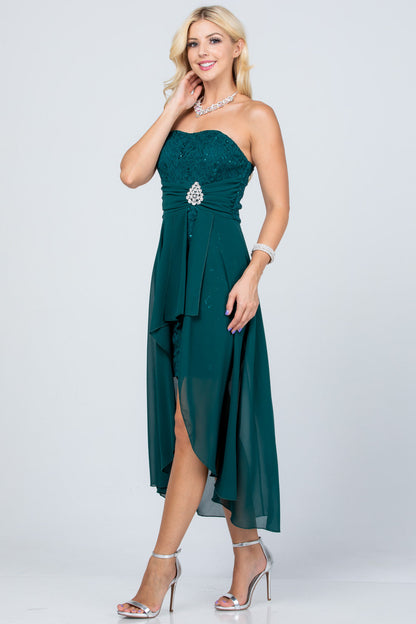 Open back Lace and chiffon surplus dress with waist brooch.