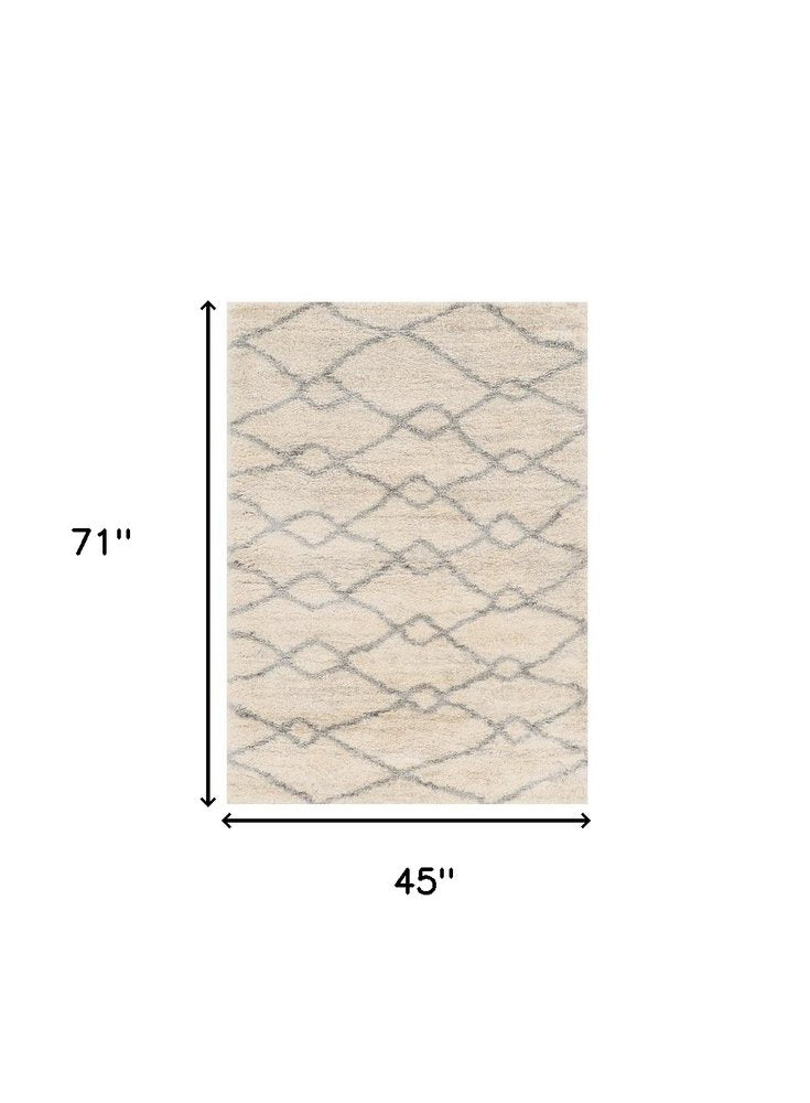 4' X 6' Ivory And Gray Chain Distressed Area Rug