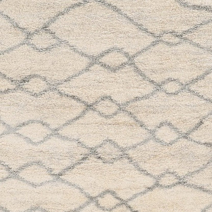 4' X 6' Ivory And Gray Chain Distressed Area Rug