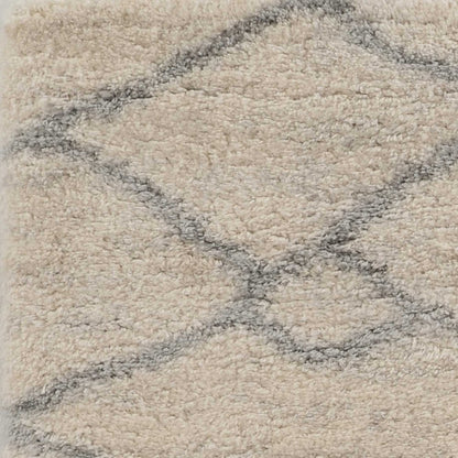 4' X 6' Ivory And Gray Chain Distressed Area Rug