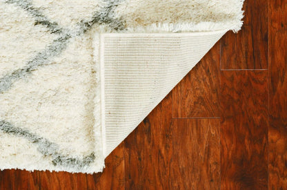 4' X 6' Ivory And Gray Chain Distressed Area Rug