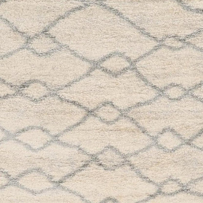 4' X 6' Ivory And Gray Chain Distressed Area Rug