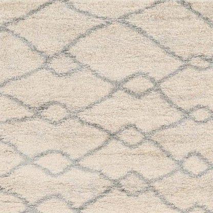 4' X 6' Ivory And Gray Chain Distressed Area Rug