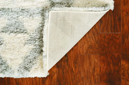 4' X 6' Ivory And Gray Geometric Distressed Area Rug