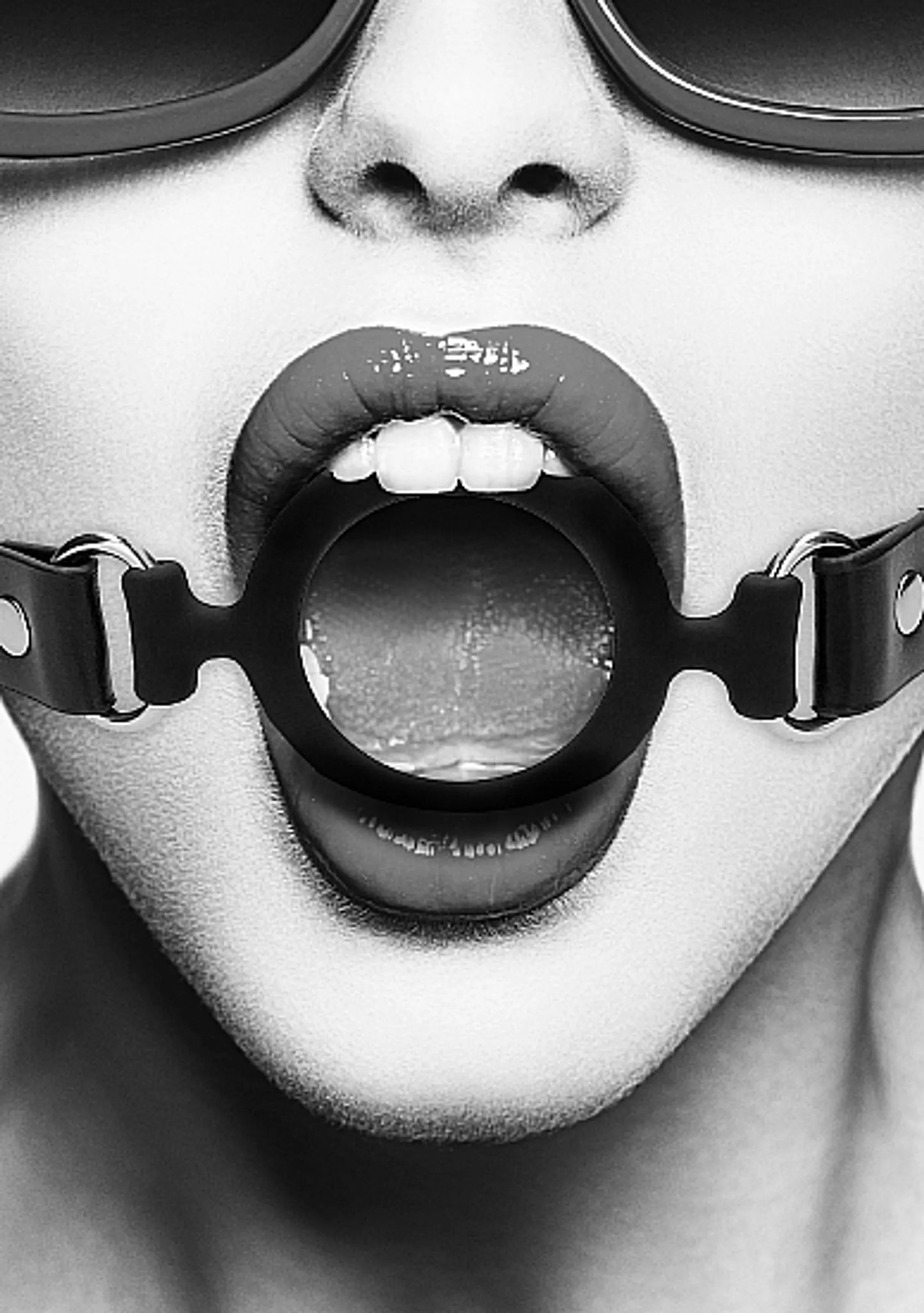 B&W SILICONE RING GAG W/ ADJUSTABLE STRAPS