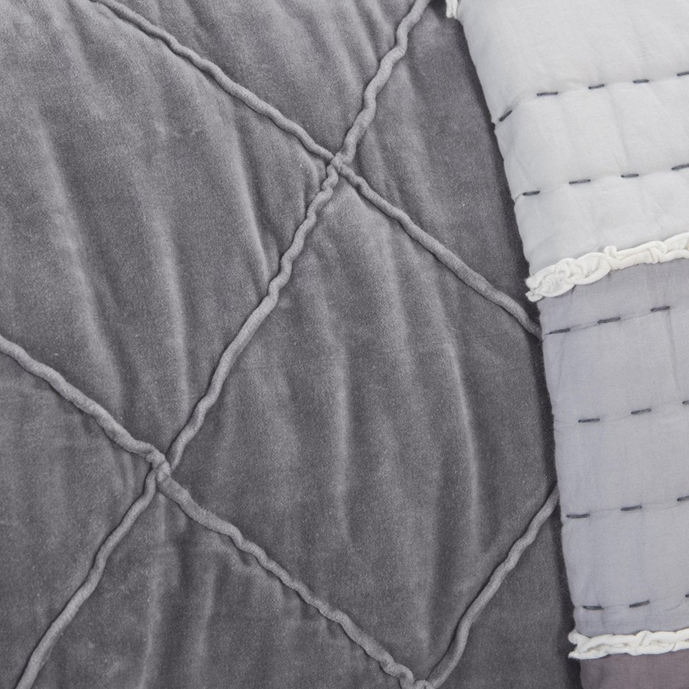 92" X 106" Gray Geometric Cotton Quilt