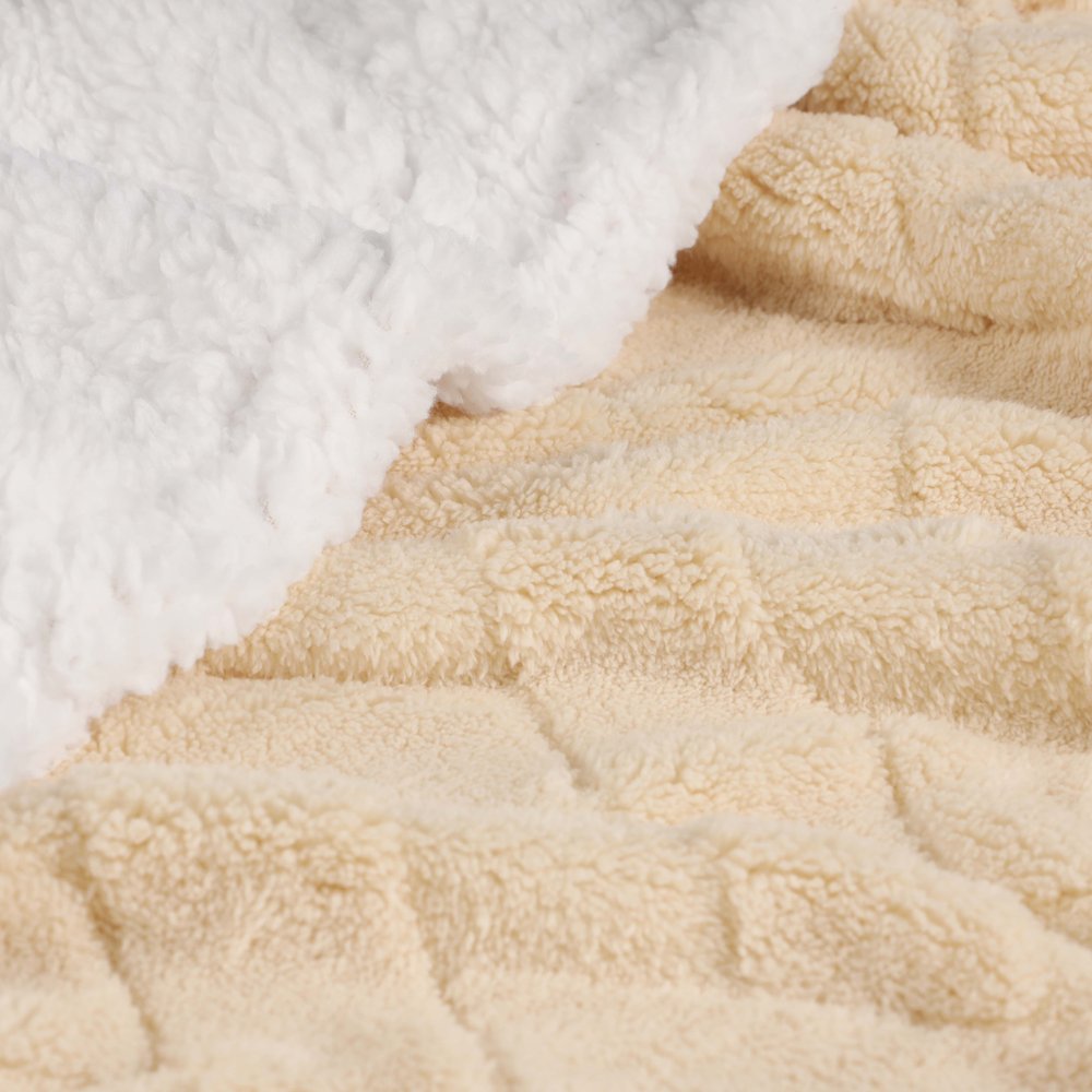 King Cream Fleece Knitted Plush Blanket