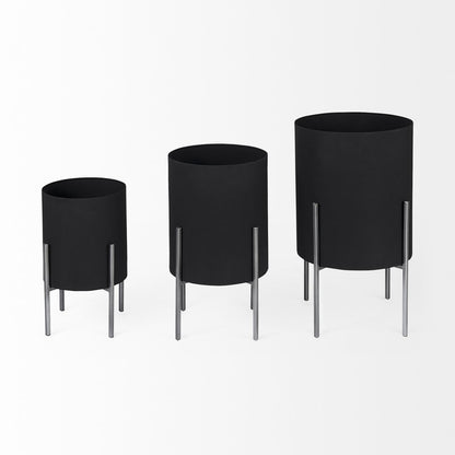 Set of Two Black Metal 20 Ounce Round Pot Planters