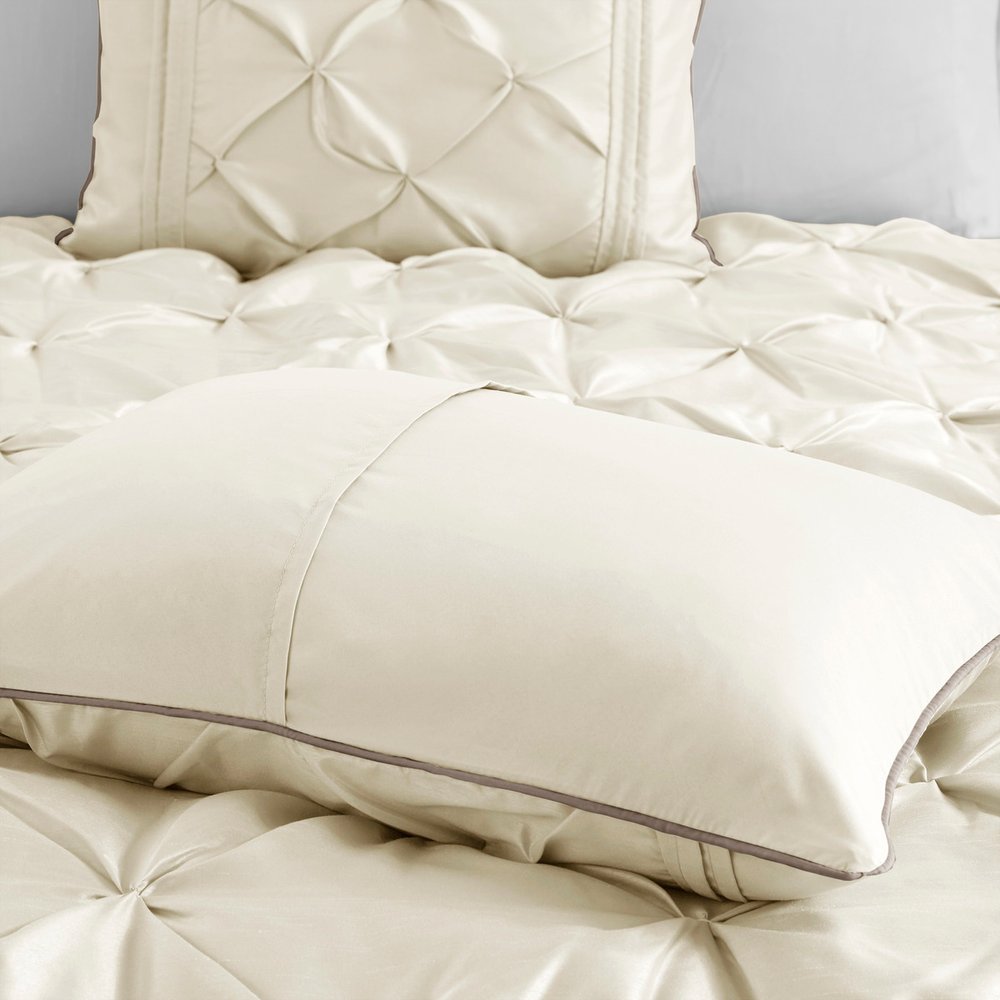 Set of Seven Ivory Queen Ring Stitch Polyester Sham And Comforter
