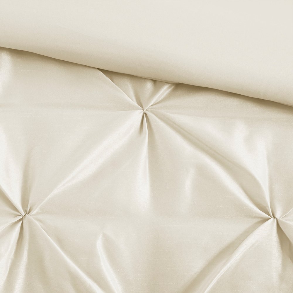 Set of Seven Ivory Queen Ring Stitch Polyester Sham And Comforter