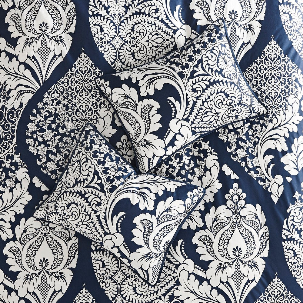Set of Seven Indigo And White Damask Queen Ring Stitch Polyester Sham And Comforter