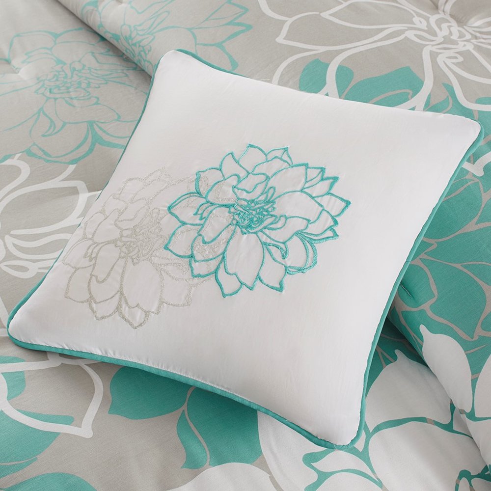 Set of Seven Aqua And White Floral King Ring Stitch Sham And Comforter