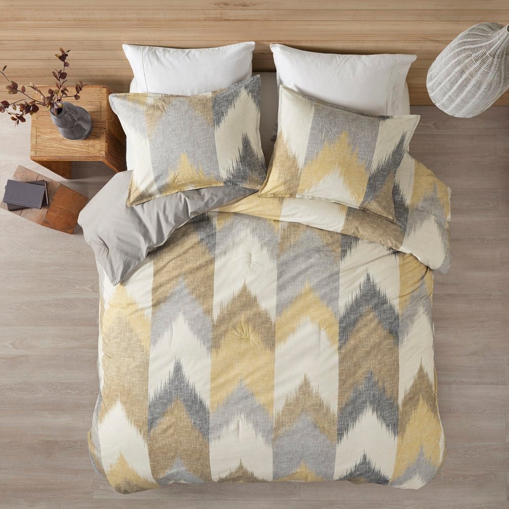 Set of Three Gray And Ivory Queen Ring Stitch Polyester Sham And Comforter