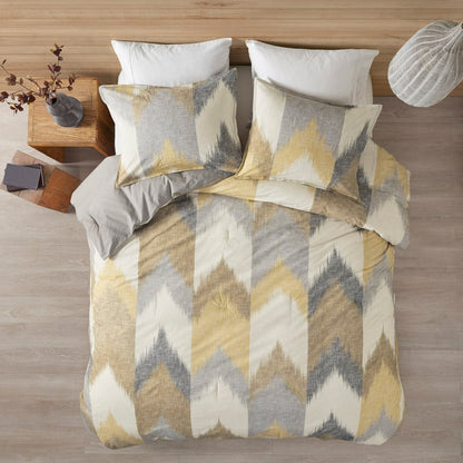 Set of Three Gray And Ivory Queen Ring Stitch Polyester Sham And Comforter