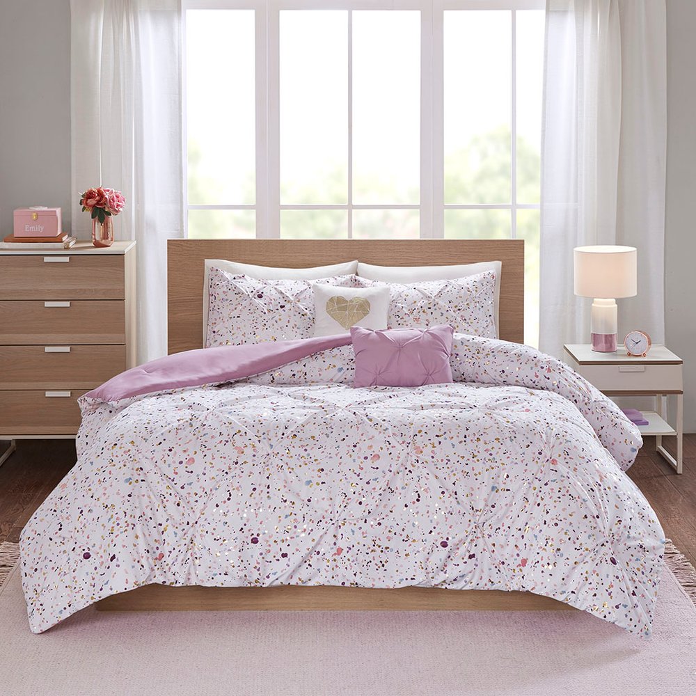 Set of Four Plum And White Abstract Ring Stitch Polyester Sham And Comforter
