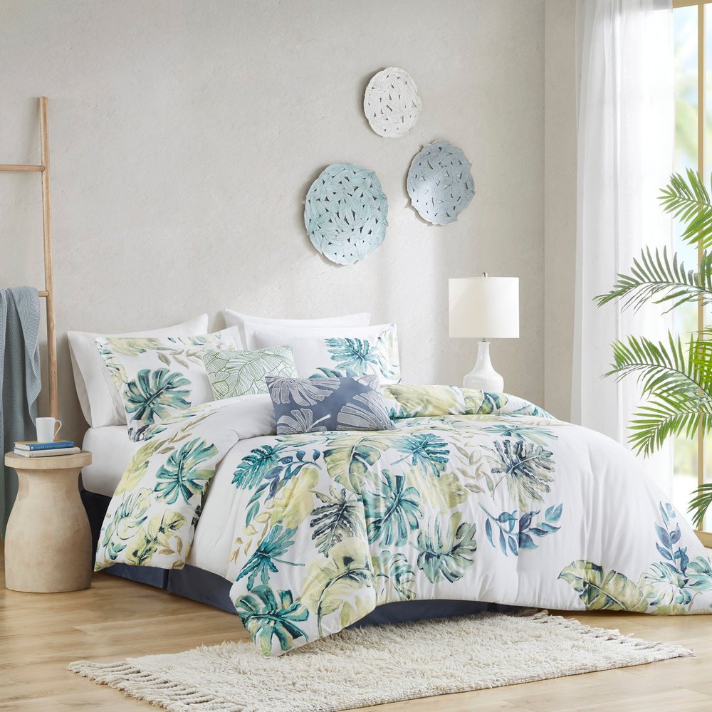 Set of Six White Blue And Green Queen Ring Stitch Sham And Comforter