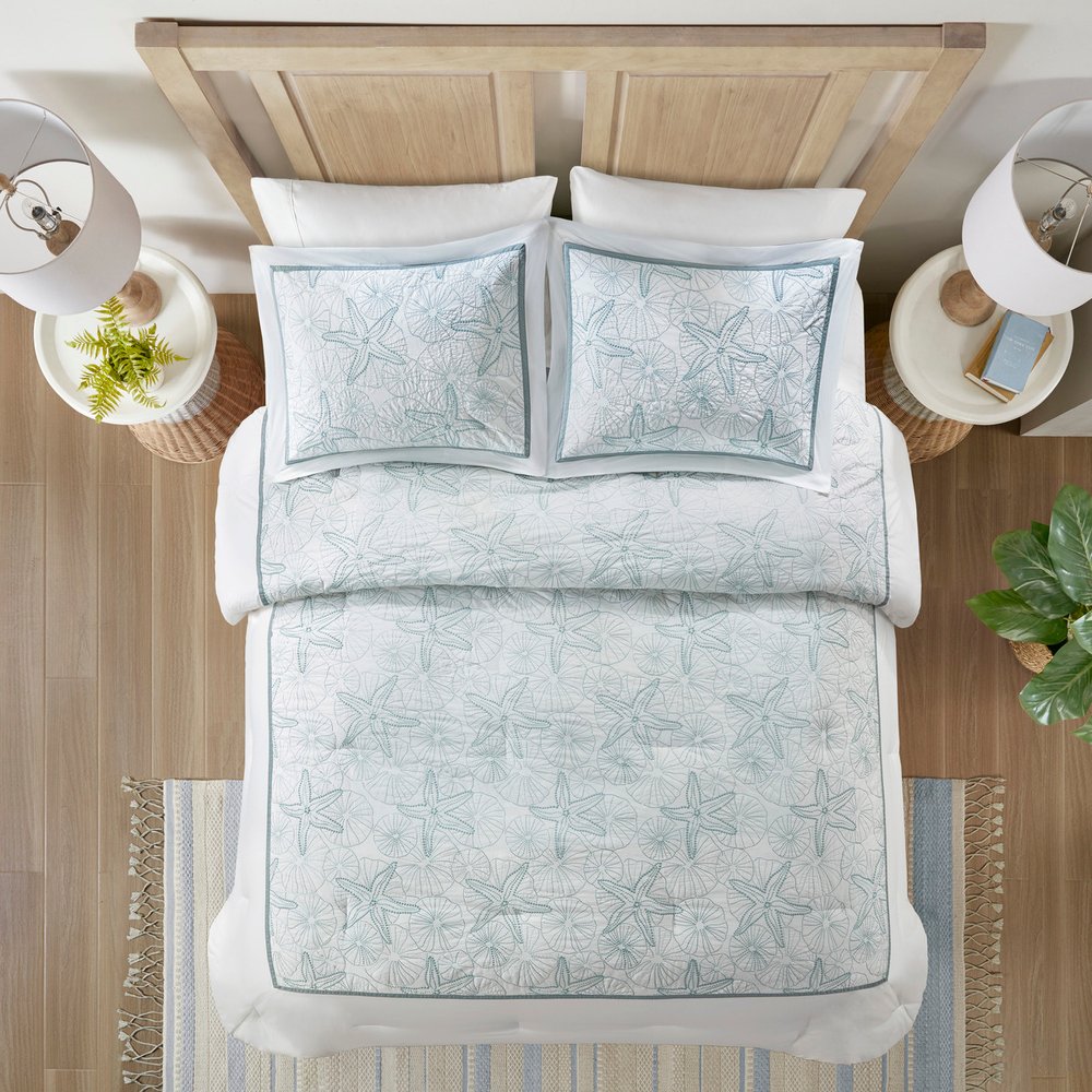 Set of Four White And Aqua King Ring Stitch Sham And Comforter