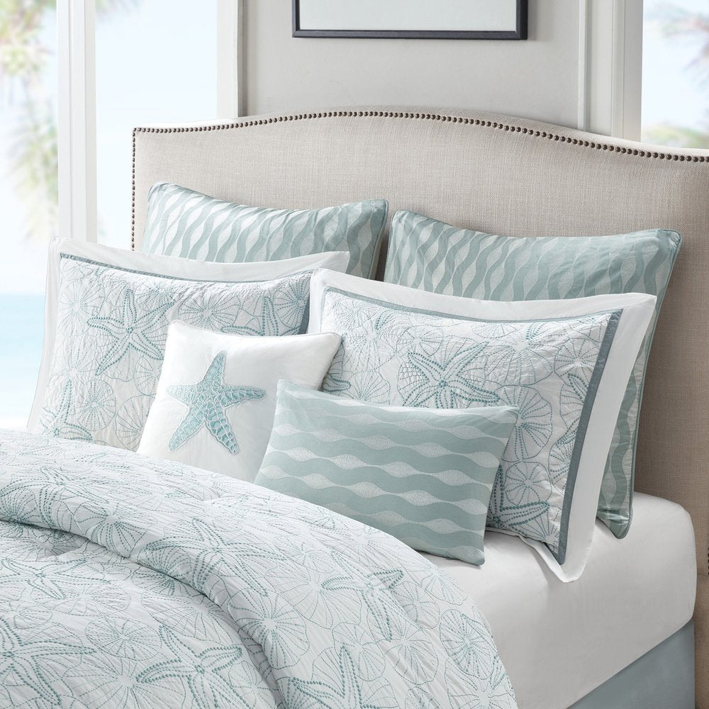 Set of Four White And Aqua Full Ring Stitch Sham And Comforter