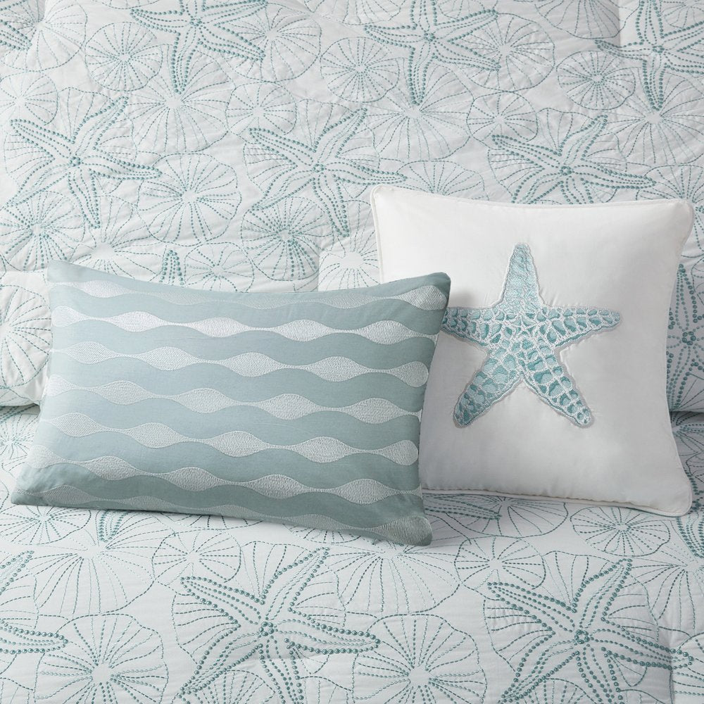 Set of Four White And Aqua Full Ring Stitch Sham And Comforter
