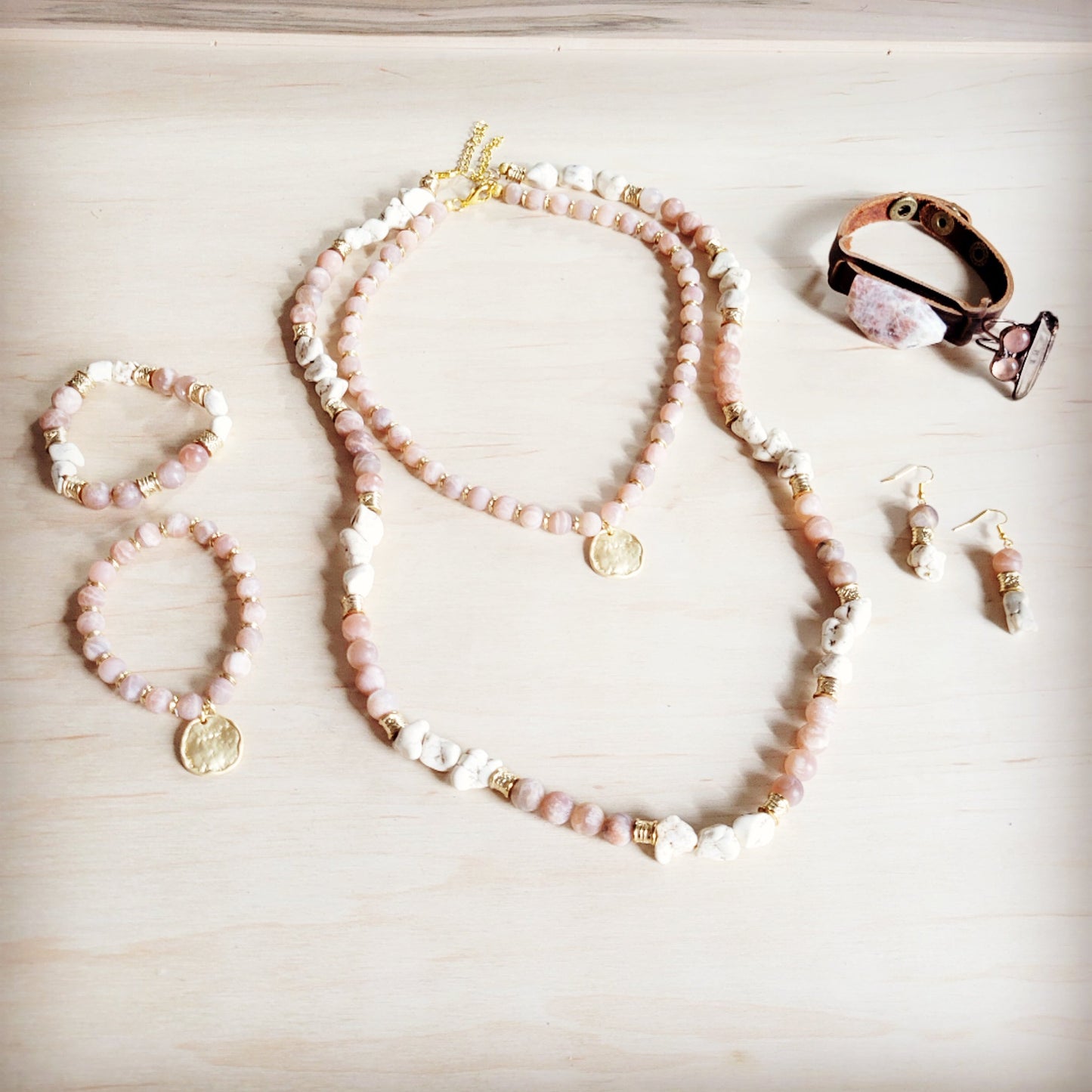 Frosted Sunstone Stretch Bracelet w/ Matte Gold Charm 811q