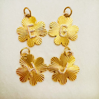 Clover Initial Seamless Clip Charm