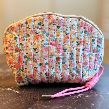 Vintage-Inspired Quilted Floral Cosmetic Case – Curved Makeup Pouch in Soft Pastel Garden Prints