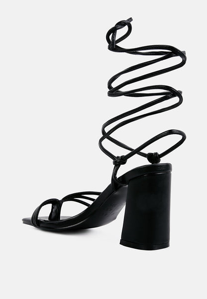 Piri Toe Ring Tie Up Block Sandals